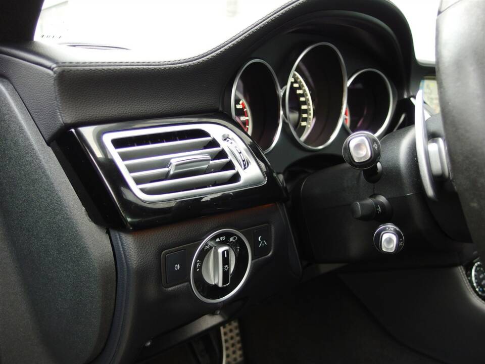 Image 35/97 of Mercedes-Benz CLS 63 AMG S 4MATIC (2013)