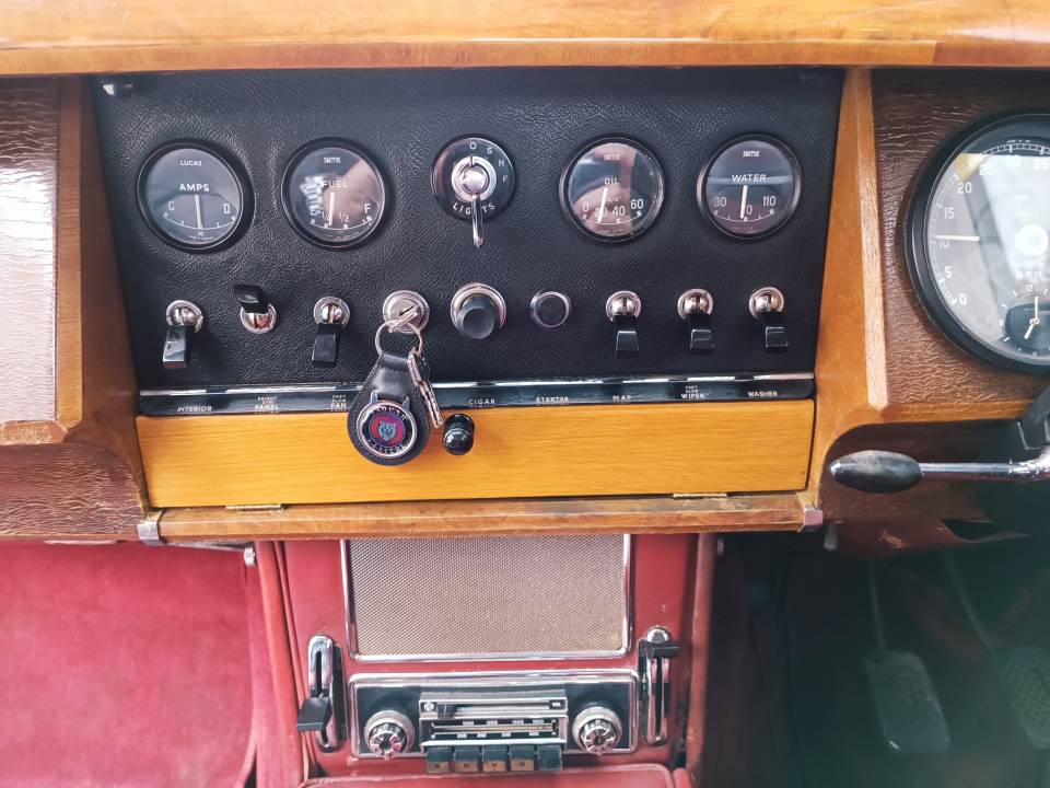 Image 22/34 of Jaguar Mk II 2.4 (1967)