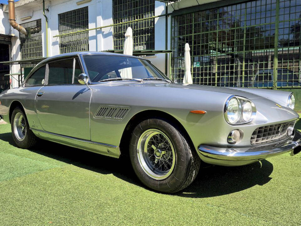 Imagen 9/66 de Ferrari 330 GT 2+2 (1964)