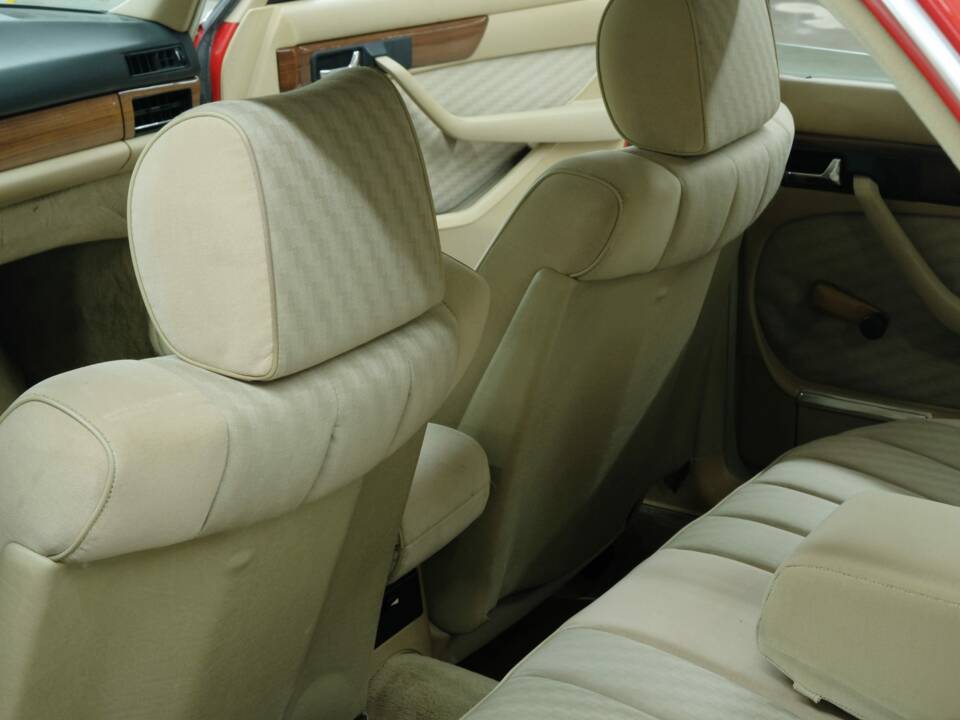 Bild 25/50 von Mercedes-Benz 260 SE (1986)