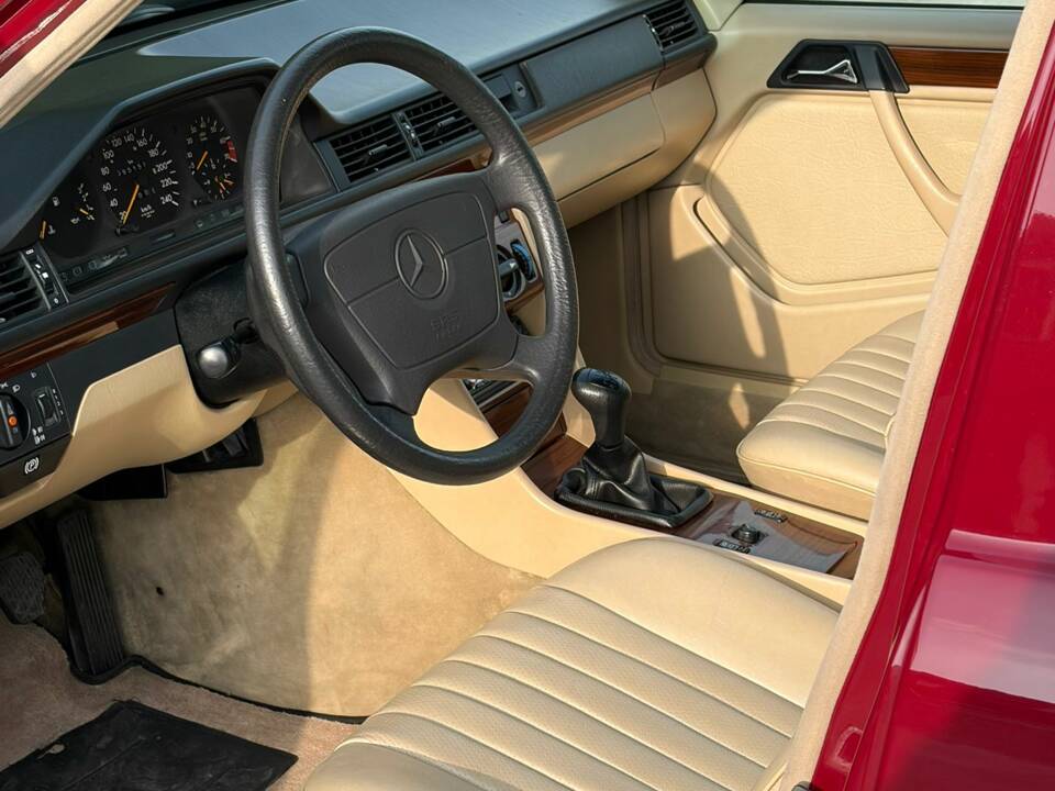 Afbeelding 16/46 van Mercedes-Benz 200 E-16 (1993)