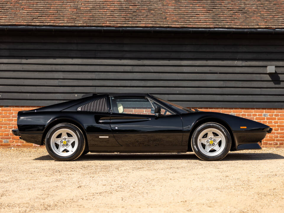 Image 3/80 of Ferrari 308 GTSi Quattrovalvole (1985)