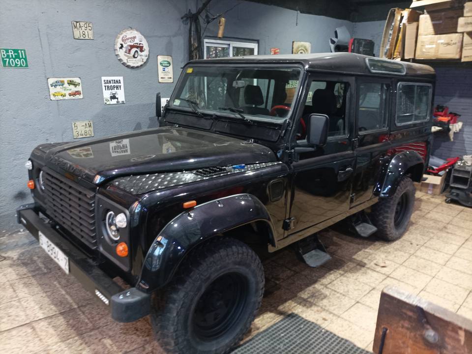 Image 3/20 of Land Rover Defender 110 (1992)