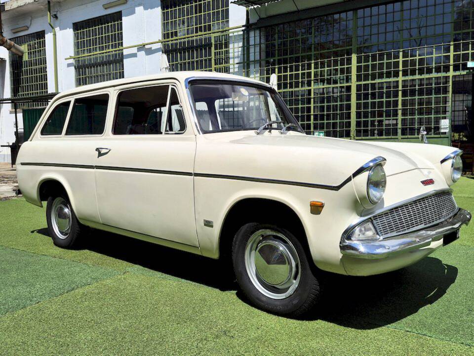 Image 9/63 of Ford Anglia (1965)