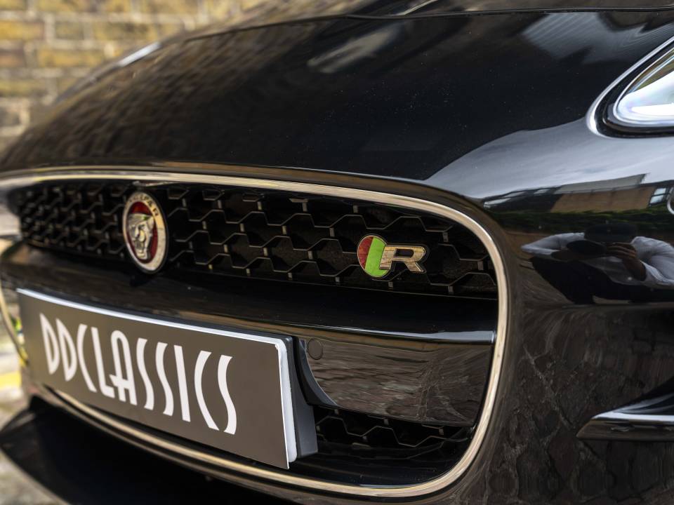 Image 12/37 of Jaguar F-Type R (2017)