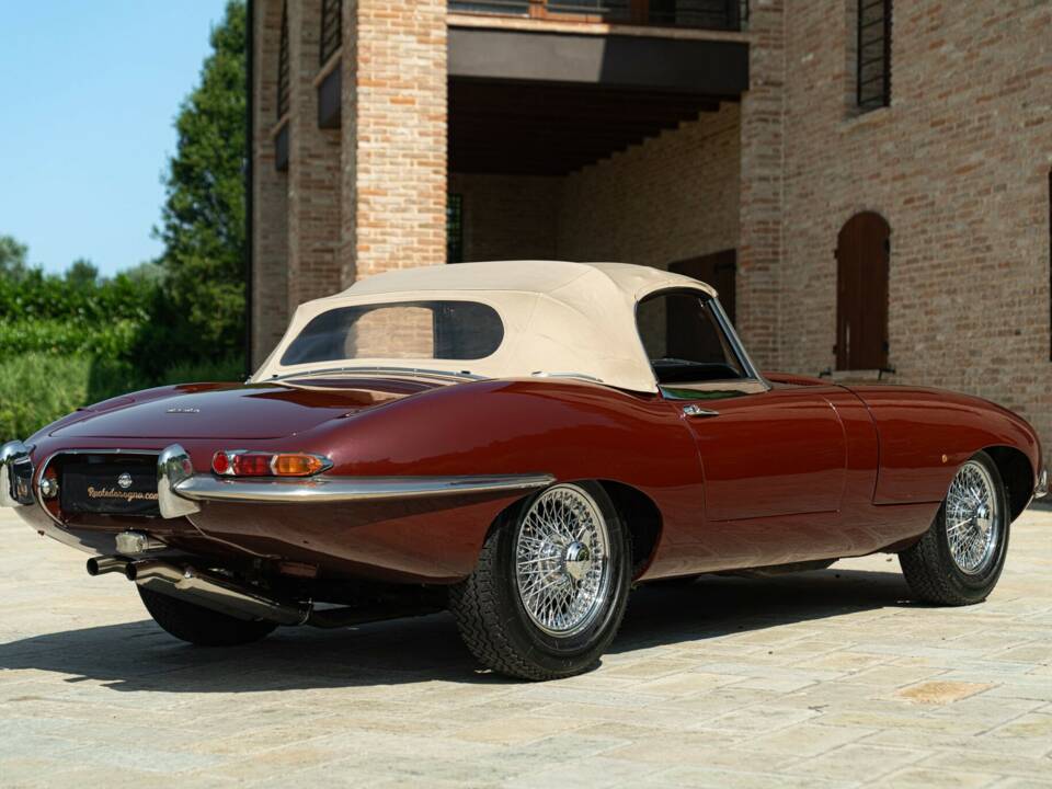 Image 10/50 de Jaguar E-Type 3.8 (1964)