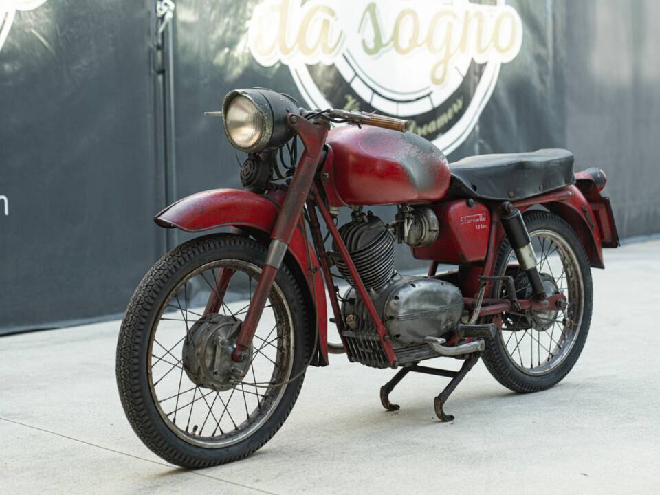 Imagen 8/25 de Moto Guzzi Stornello 125 (1961)