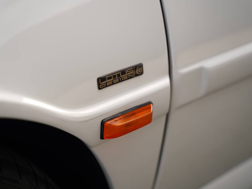 Image 43/50 of Lotus Esprit S4 (1994)