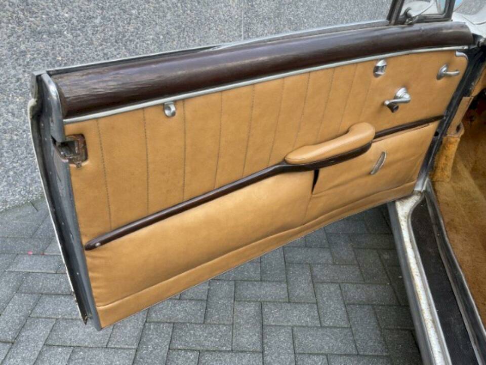 Afbeelding 24/36 van Mercedes-Benz 220 SE Cabriolet (1960)