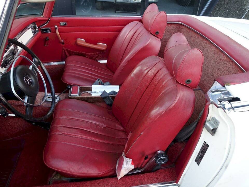 Immagine 22/36 di Mercedes-Benz 280 SL (1970)