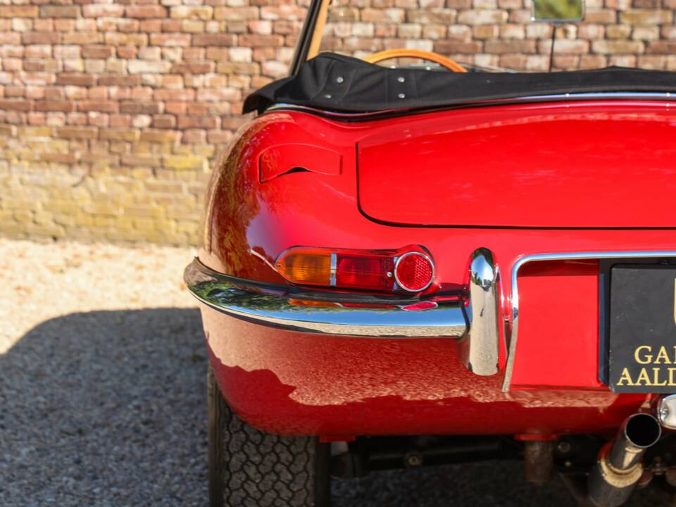 Image 15/50 de Jaguar Type E 3.8 (1964)