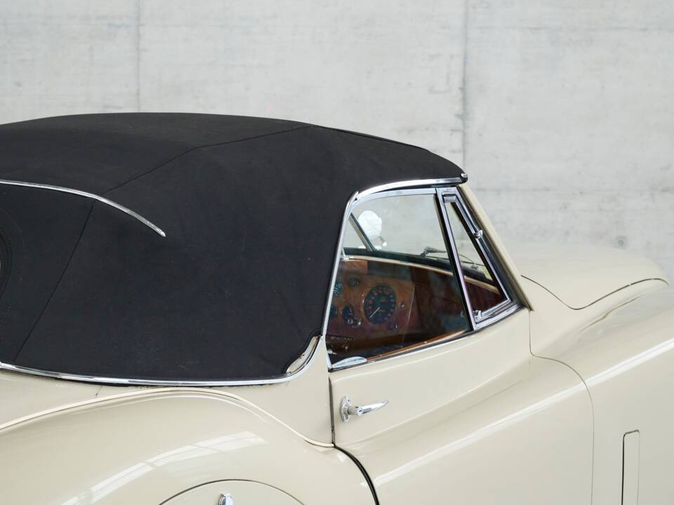 Image 29/50 de Jaguar XK 120 DHC (1953)