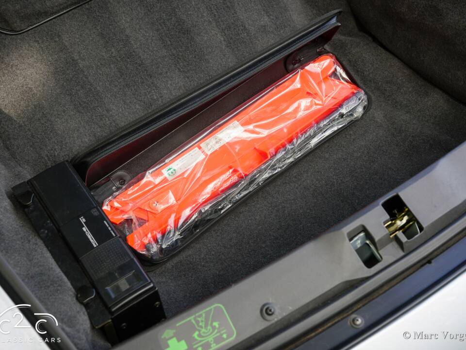 Image 27/63 of Porsche 911 Carrera (1996)