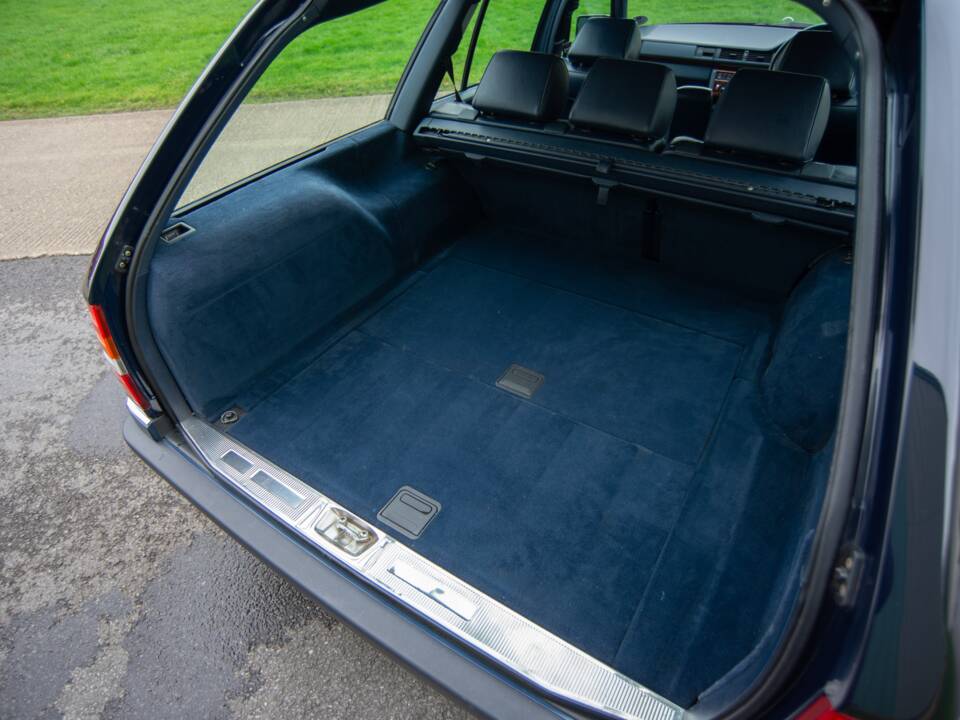 Bild 16/26 von Mercedes-Benz 300 TE (1992)