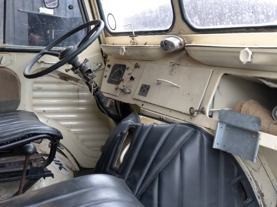 Image 4/20 de Citroën HY (1957)