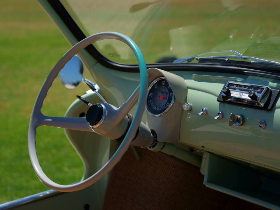 Image 24/73 of FIAT Ghia 500 Jolly (1970)