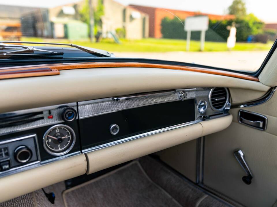 Afbeelding 16/43 van Mercedes-Benz 280 SL (1968)