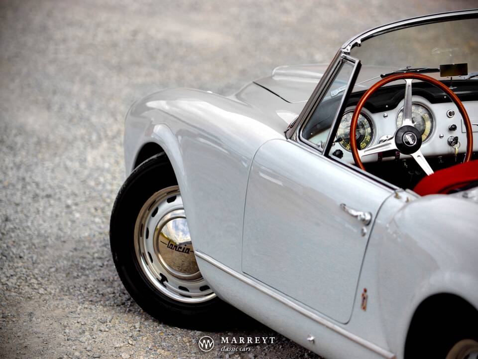 Image 25/70 of Lancia Aurelia B24 Convertible (1957)