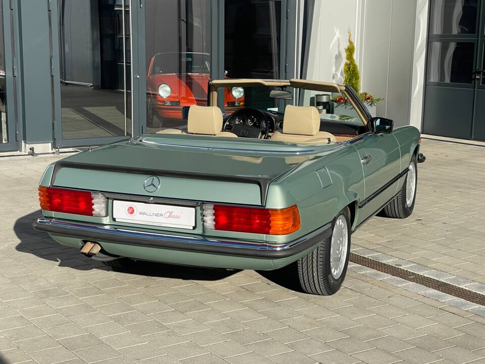 Afbeelding 24/31 van Mercedes-Benz 500 SL (1987)