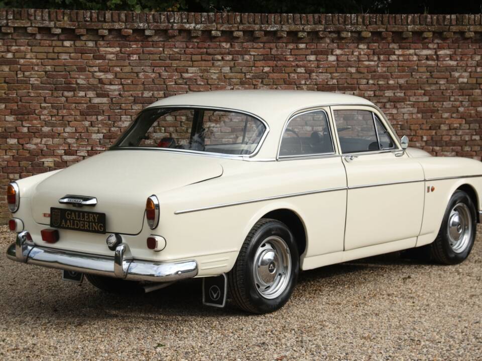 Image 2/50 of Volvo P 123 GT (1969)