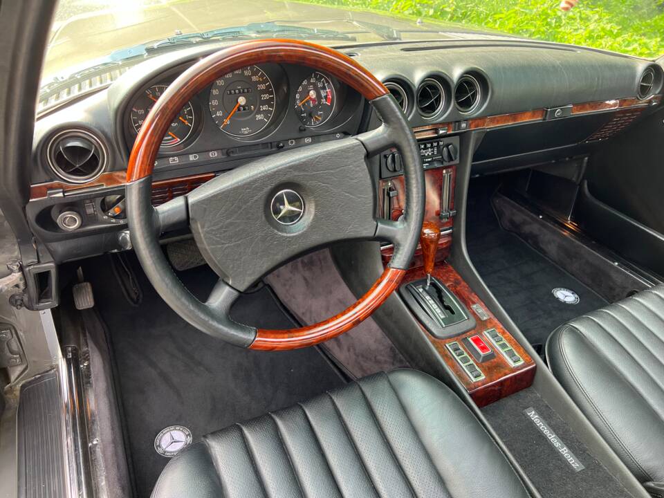 Immagine 11/21 di Mercedes-Benz 500 SLC (1980)