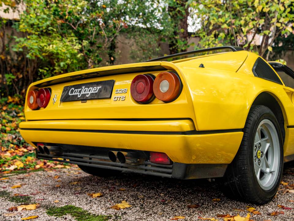 Bild 12/55 von Ferrari 328 GTS (1986)