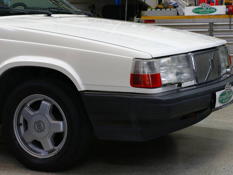 Image 7/34 of Volvo 940 2.3i (1991)