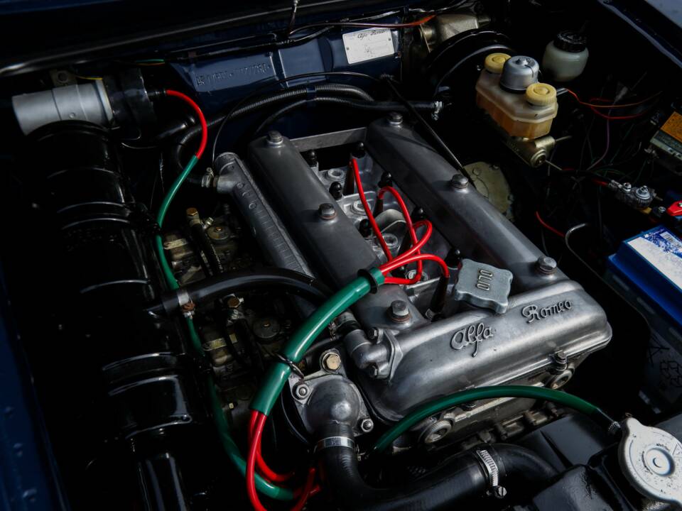 Image 13/50 of Alfa Romeo Giulia Nuova Super 1300 (1975)