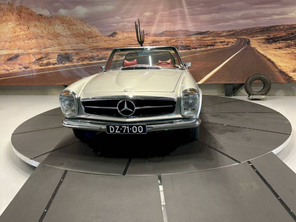 Bild 10/36 von Mercedes-Benz 280 SL (1970)