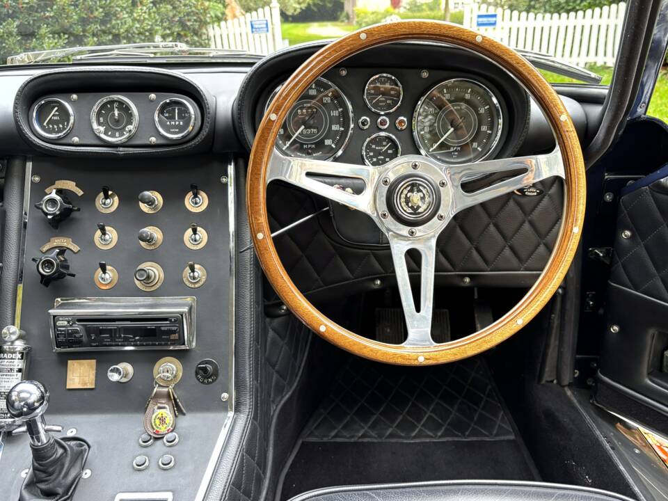 Image 7/28 of Gordon-Keeble GT (1965)