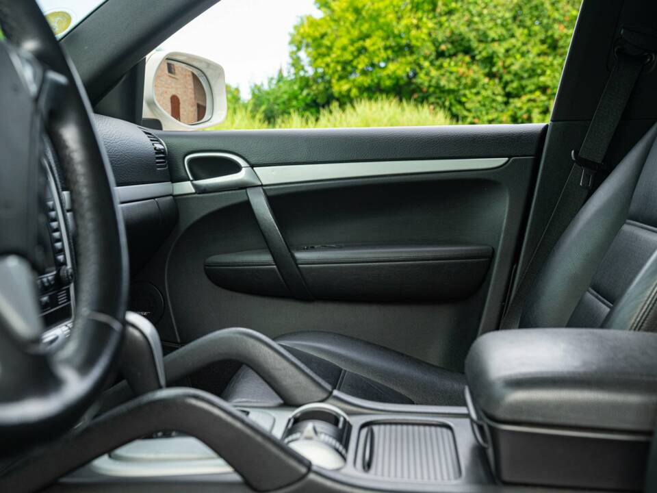 Bild 37/50 von Porsche Cayenne S (2007)