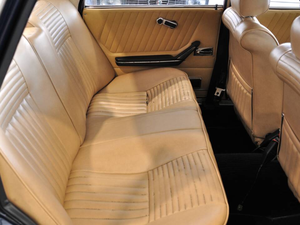 Image 19/35 of Alfa Romeo 2000 Berlina (1972)