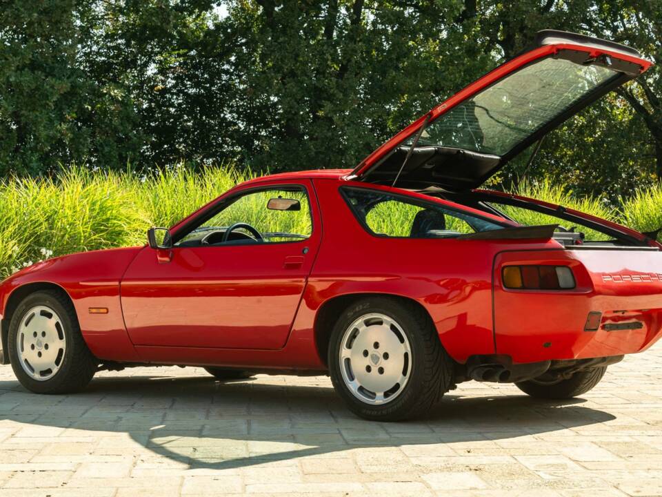 Bild 34/50 von Porsche 928 S (1984)