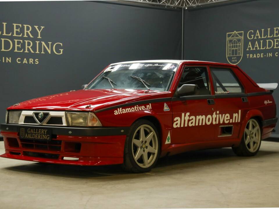 Image 12/50 de Alfa Romeo 75 3.0 V6 QV (1990)