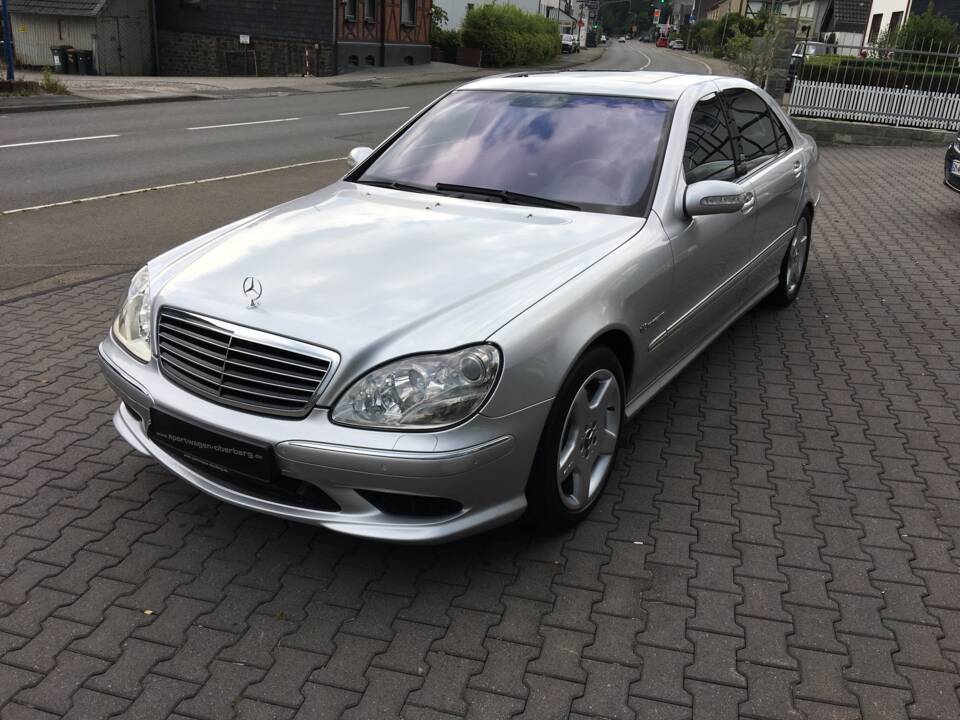 Immagine 3/38 di Mercedes-Benz S 55 AMG (2003)