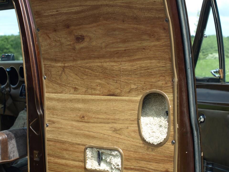 Immagine 14/143 di Dodge B 200 Sportsman (1978)