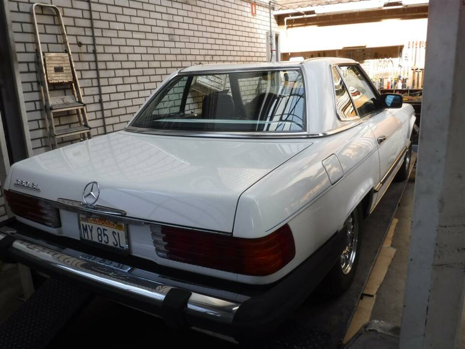 Image 24/50 of Mercedes-Benz 380 SL (1984)