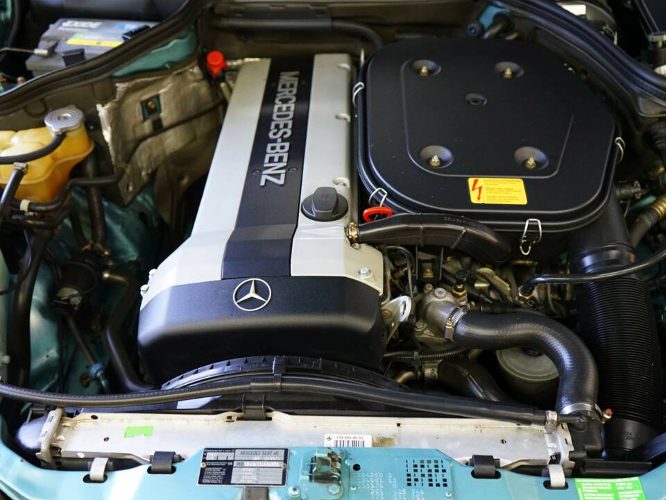 Afbeelding 37/50 van Mercedes-Benz 300 CE-24 (1993)