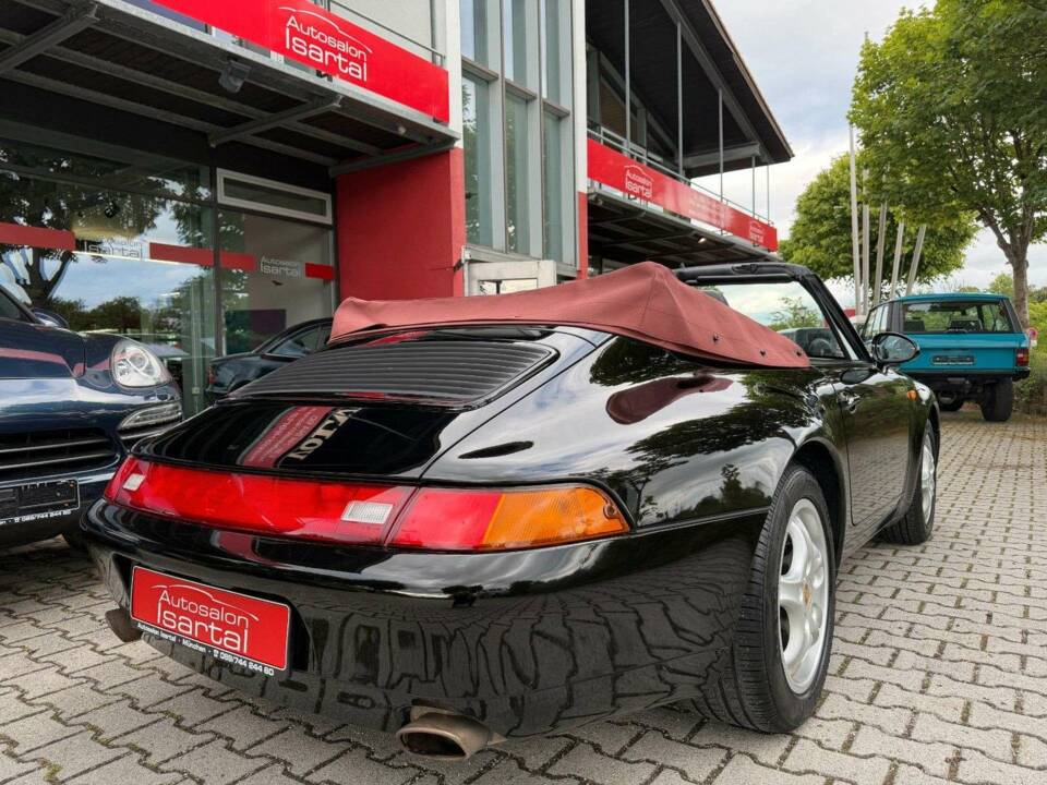 Image 16/39 of Porsche 911 Carrera (1997)
