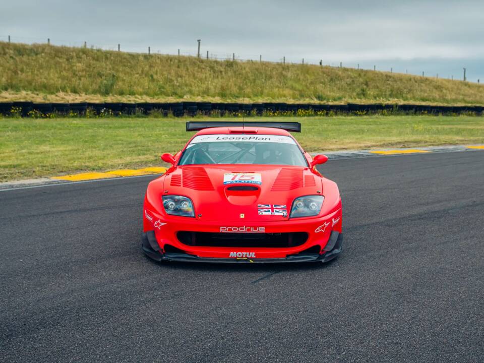 Image 2/17 de Ferrari 550 Maranello (2000)
