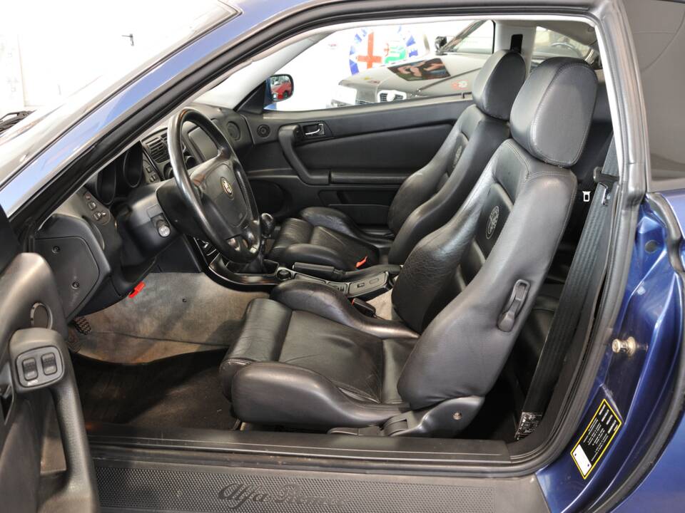 Image 15/17 of Alfa Romeo GTV 2.0 V6 Turbo (1995)