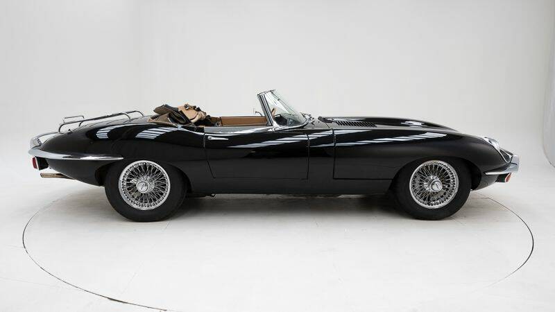Image 9/15 of Jaguar E-Type (1969)