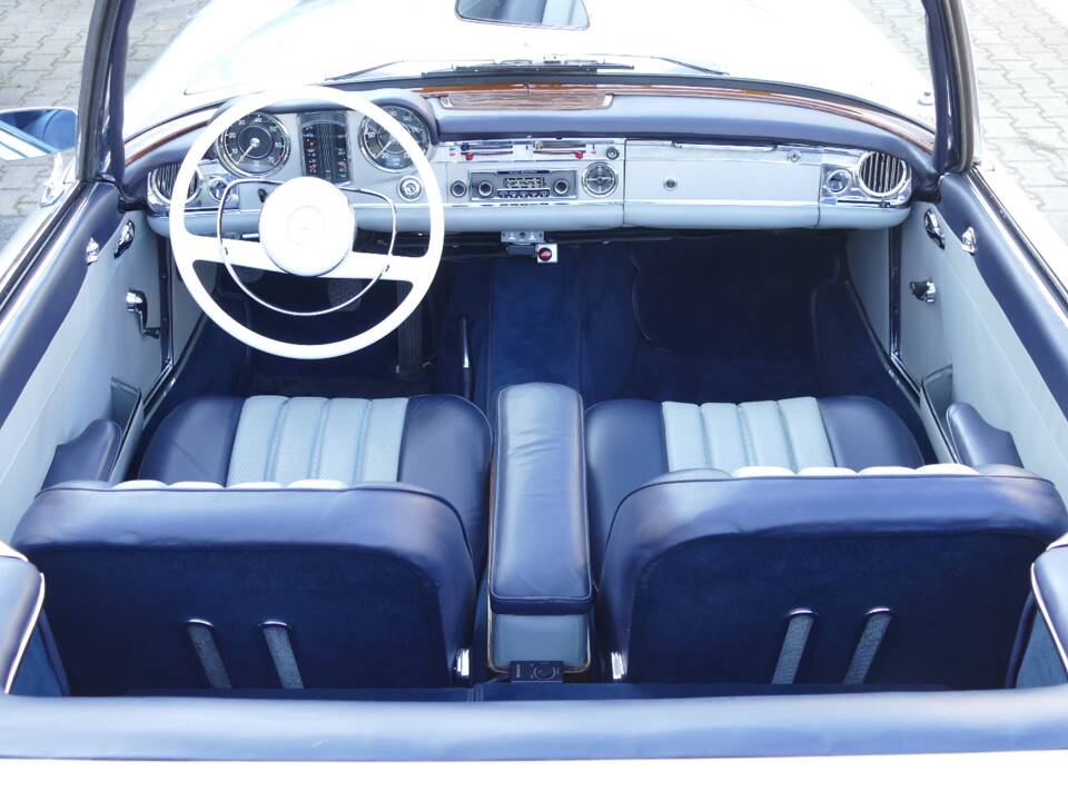 Image 18/34 de Mercedes-Benz 230 SL (1966)