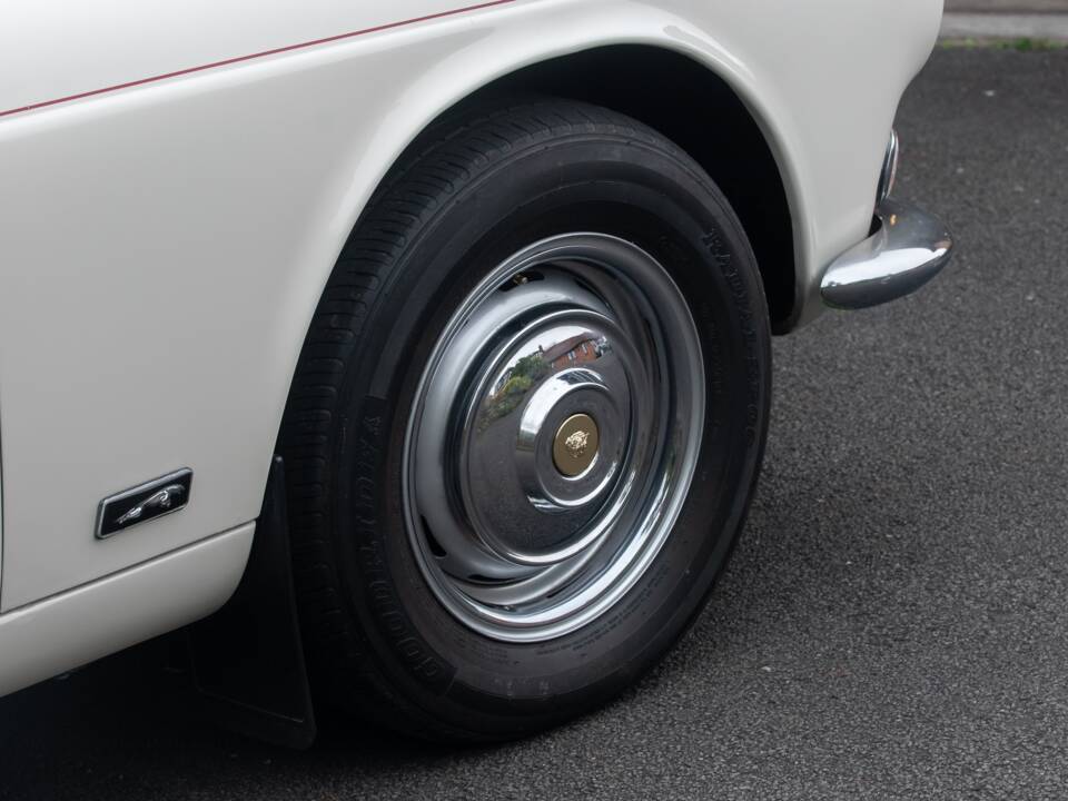 Image 26/50 of Jaguar XJ 6 4.2 (1972)