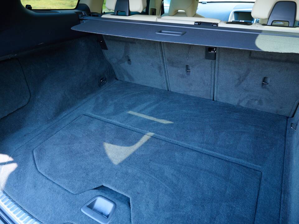Image 32/50 of Volvo XC60 T5 (2013)