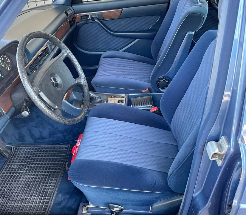 Bild 10/26 von Mercedes-Benz 280 SE (1983)