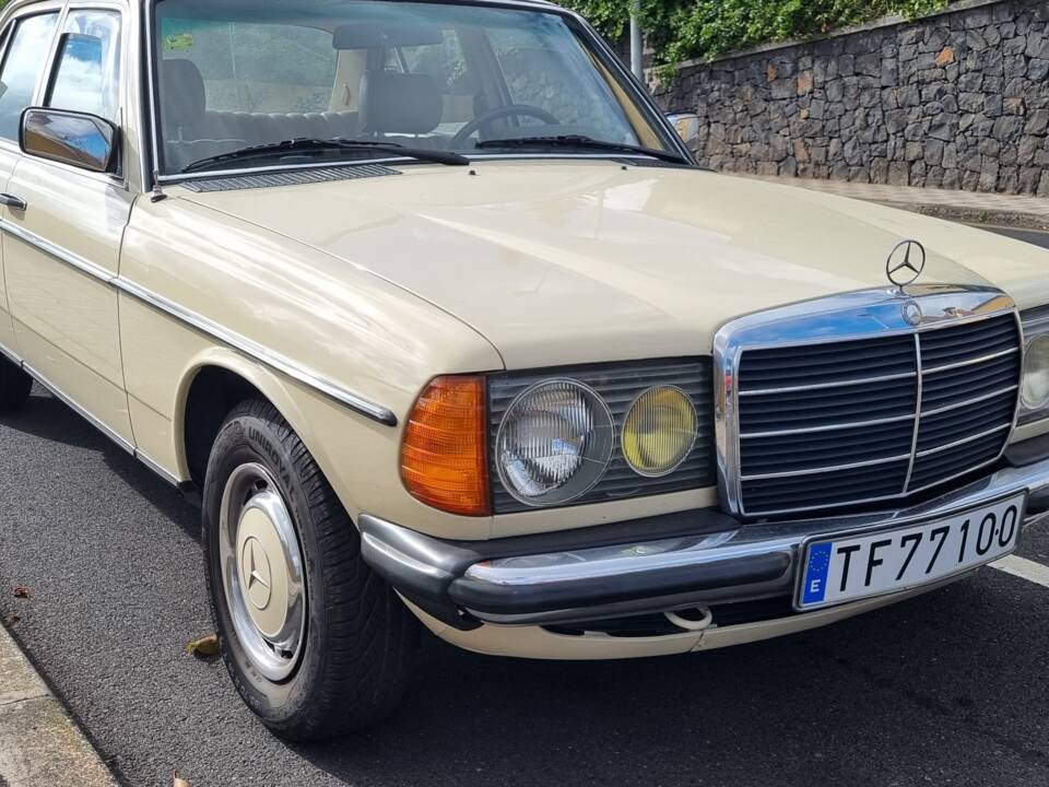 Bild 3/8 von Mercedes-Benz 300 D (1982)