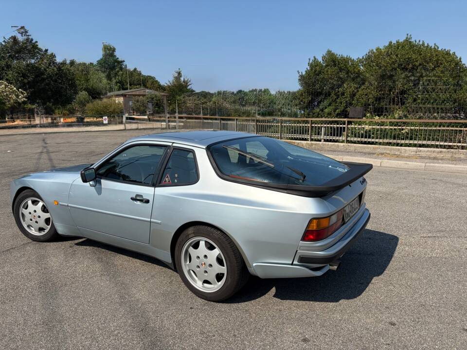 Image 12/98 of Porsche 944 Turbo S (1988)