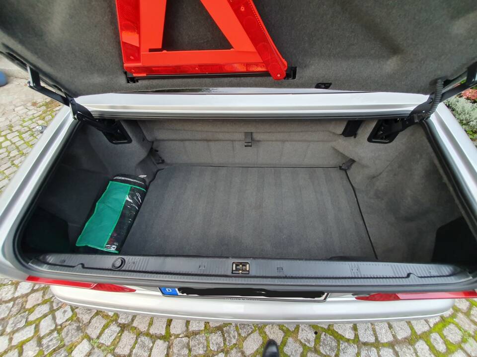 Image 11/11 of Mercedes-Benz SL 320 (2000)