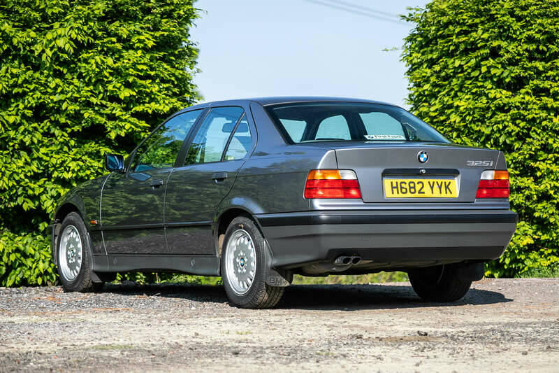 Image 4/50 of BMW 325i (1991)